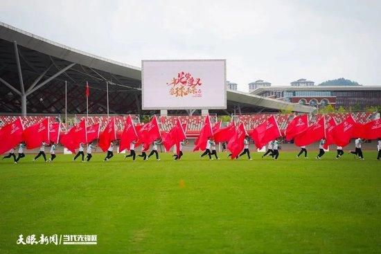 下半场刘易斯助攻鲍勃低射破门，黄仁范低射扳回一城，汉密尔顿造点菲利普斯点射，补时阶段卡泰头球破门，最终曼城客场3-2贝尔格莱德红星全胜头名出线。